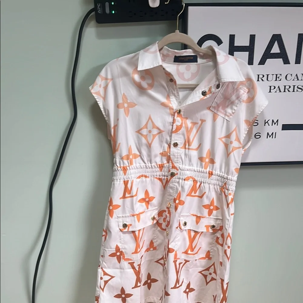 Women’s 100%Authentic Louis Vuitton Button down Dress🧡🤍 - Picture 2 of 3